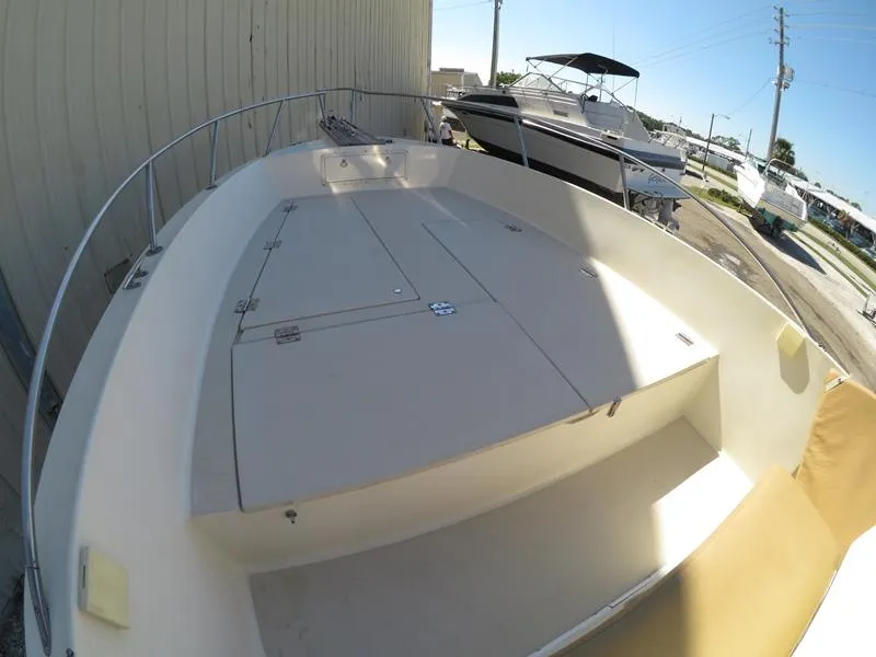 Slide: The Image of Robalo 2520 Center Console 1984 - 2