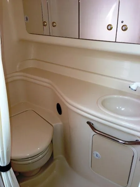 Slide: The Image of Sea Ray 320 Sundancer 2004 - 4