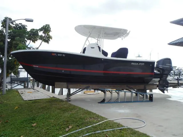 Slide: The Image of Regulator Marine 23 Center Console 2015 - 0