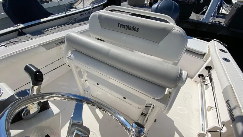 Slide: The Image of Everglades 230 CC 2012 - 8