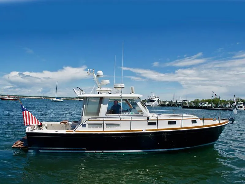 Slide: The Image of Grand Banks 38 Eastbay HX 2002 - 0