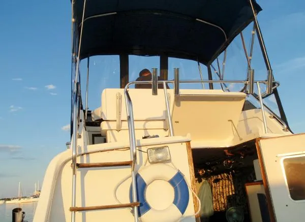 Slide: The Image of Phoenix Bass Boat 29 Convertible 1985 - 4