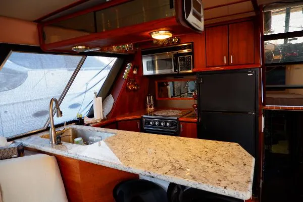 Slide: The Image of Bayliner 4588 Motoryacht 1990 - 3