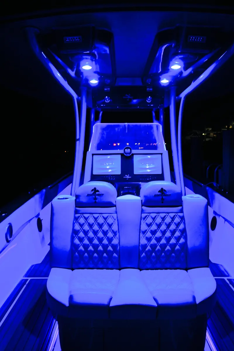 Slide: The Image of Statement 38 SUV 2015 - 4