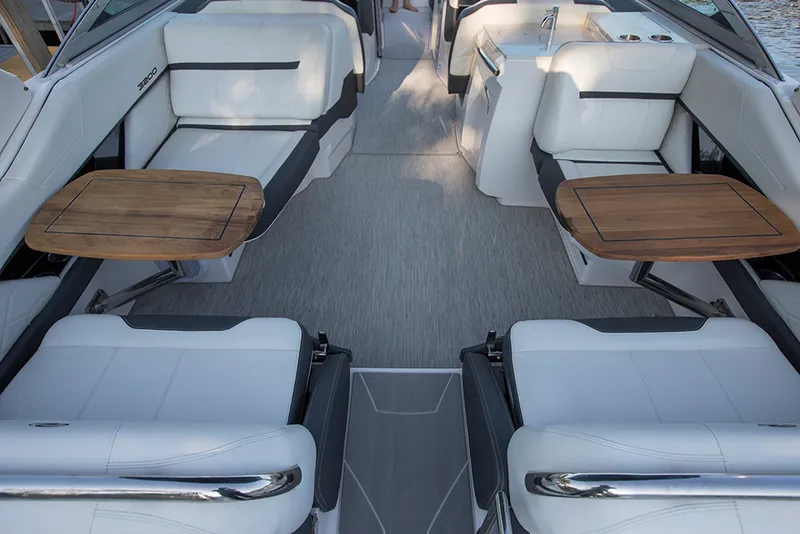 Slide: The Image of Regal 3200 Bowrider 2015 - 4