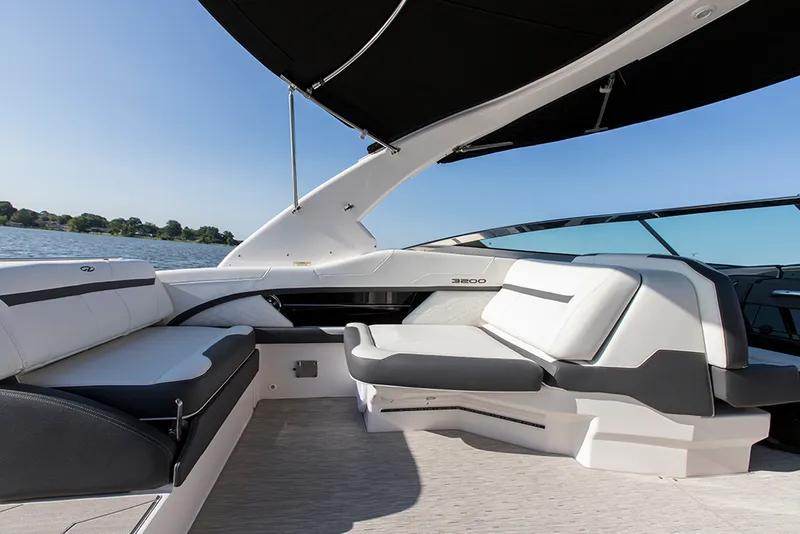 Slide: The Image of Regal 3200 Bowrider 2015 - 6