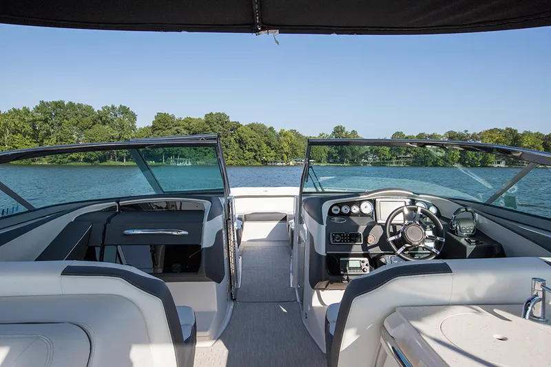 Slide: The Image of Regal 3200 Bowrider 2015 - 8