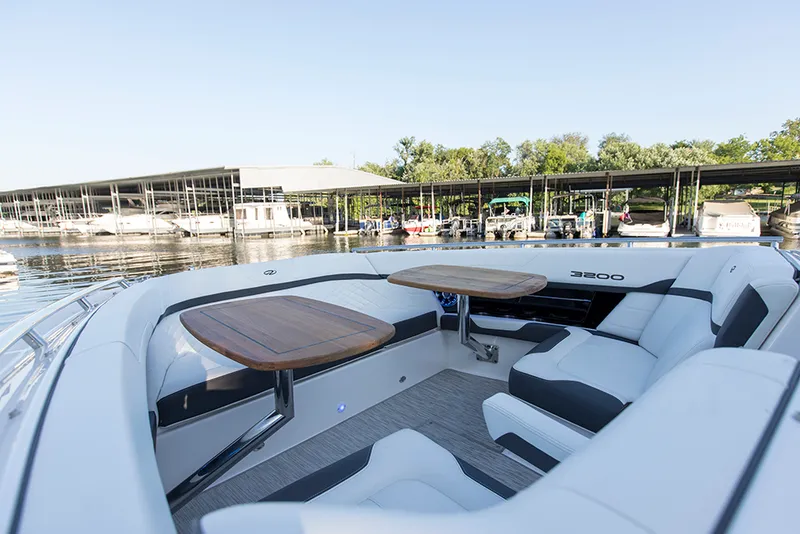 Slide: The Image of Regal 3200 Bowrider 2015 - 9