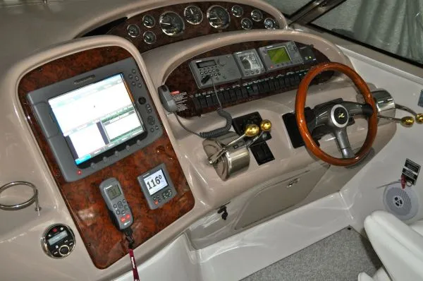 Slide: The Image of Sea Ray 380 Sundancer 2002 - 9