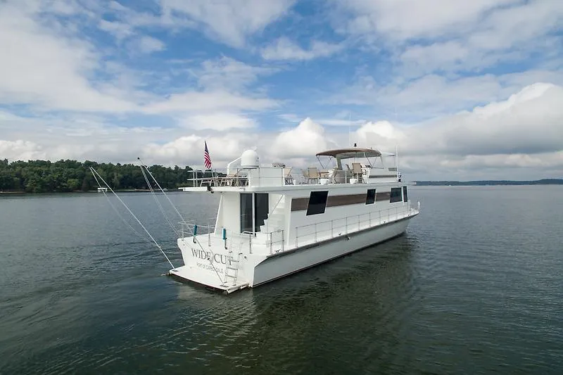 Slide: The Image of Pluckebaum Coastal Cruiser 2004 - 3