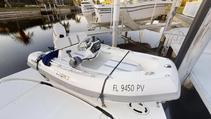 Slide: The Image of Sea Ray 52' Sedan Bridge 2007 - 4