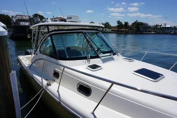 Slide: The Image of Pursuit 3370 Offshore 2007 - 6