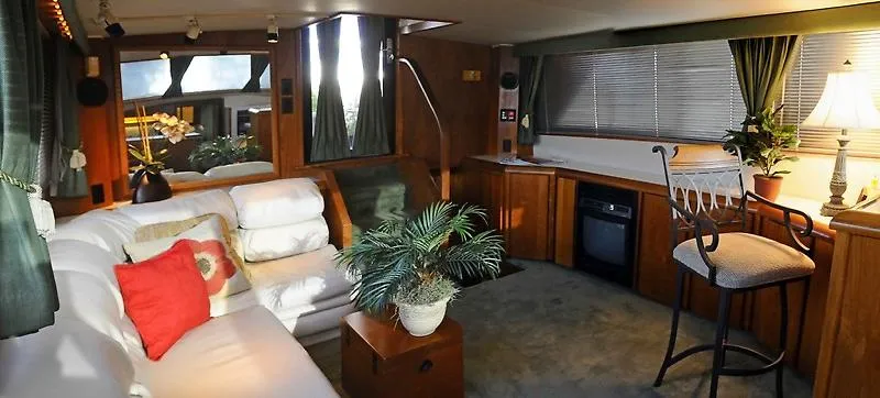 Slide: The Image of Californian Motor Yacht 1990 - 2