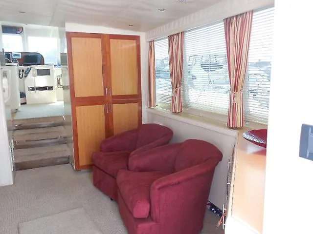 Slide: The Image of Tollycraft Wide Body Pilothouse 1996 - 3