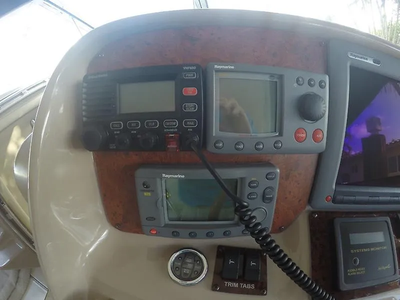 Slide: The Image of Sea Ray EC 2000 - 4