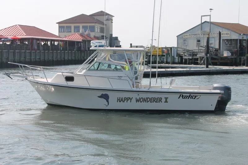 Slide: The Image of Parker Marine 2510 Walkaround 2000 - 0