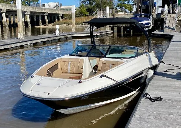 Slide: The Image of Sea Ray 240 Sundeck 2016 - 0