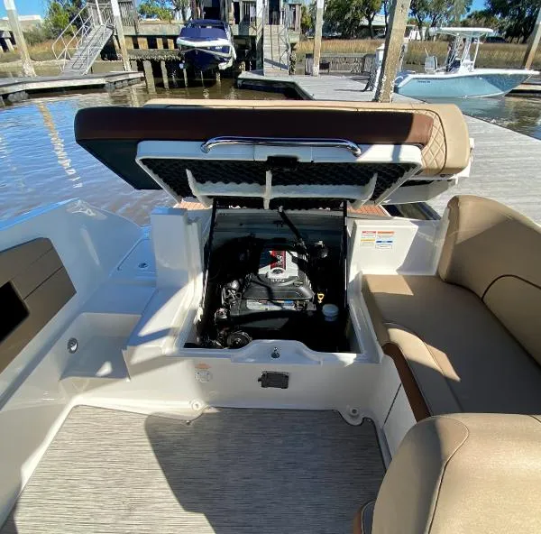 Slide: The Image of Sea Ray 240 Sundeck 2016 - 11