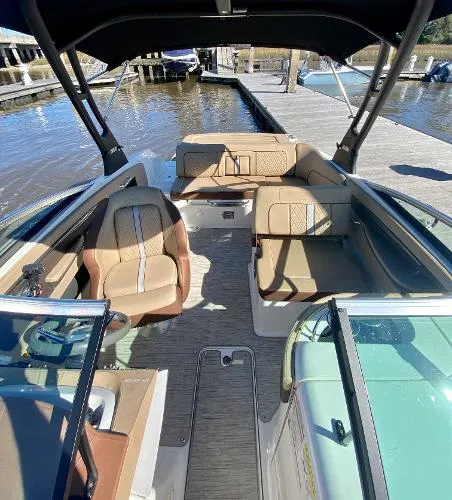 Slide: The Image of Sea Ray 240 Sundeck 2016 - 4