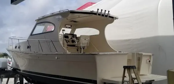 Slide: The Image of Mainship Pilot 30-II Sedan 2006 - 2