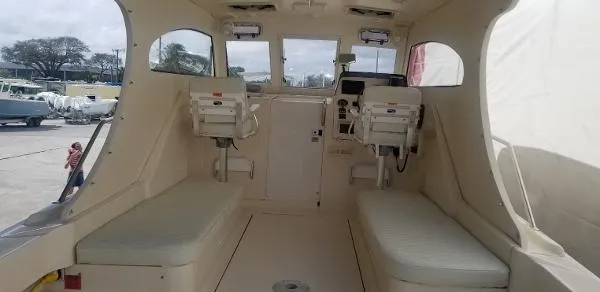 Slide: The Image of Mainship Pilot 30-II Sedan 2006 - 5