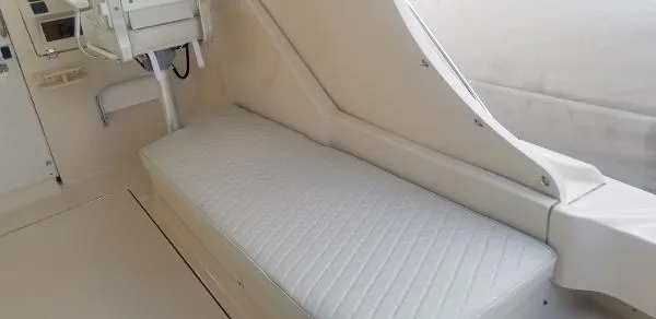 Slide: The Image of Mainship Pilot 30-II Sedan 2006 - 8