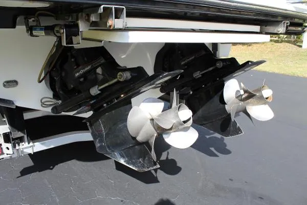 Slide: The Image of Sea Ray 350 SLX 2015 - 11