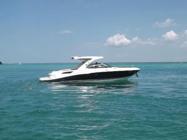 Slide: The Image of Sea Ray 350 SLX 2015 - 4