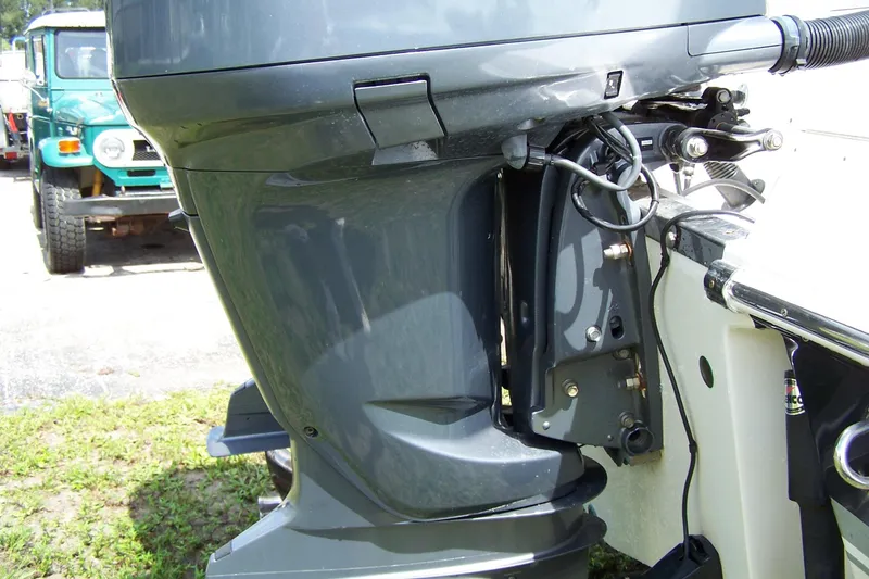 Slide: The Image of Robalo R265 Walkaround 2005 - 10