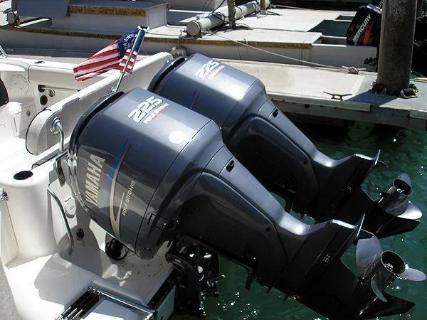 Slide: The Image of Robalo R265 Walkaround 2005 - 3