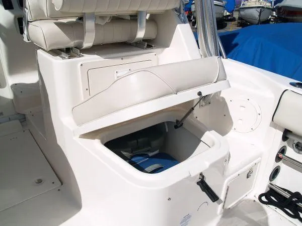 Slide: The Image of Robalo R265 Walkaround 2005 - 4
