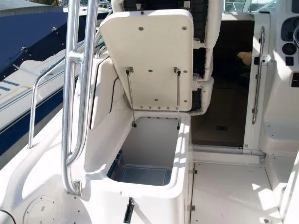 Slide: The Image of Robalo R265 Walkaround 2005 - 5