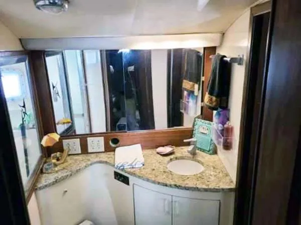 Slide: The Image of Hatteras 41 Convertible 1989 - 11