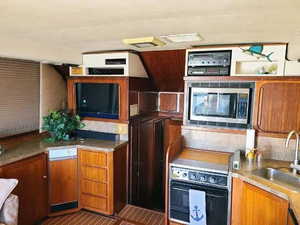 Slide: The Image of Hatteras 41 Convertible 1989 - 6