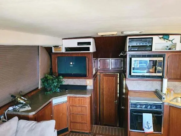 Slide: The Image of Hatteras 41 Convertible 1989 - 7
