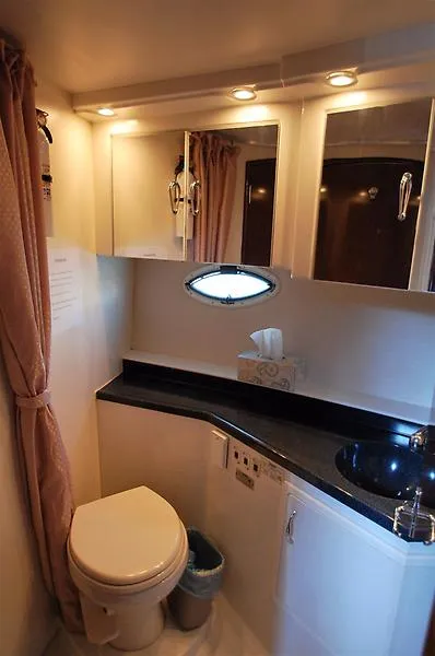 Slide: The Image of Carver Yachts 41 DIESEL Cockpit Motor Yacht 2007 - 9