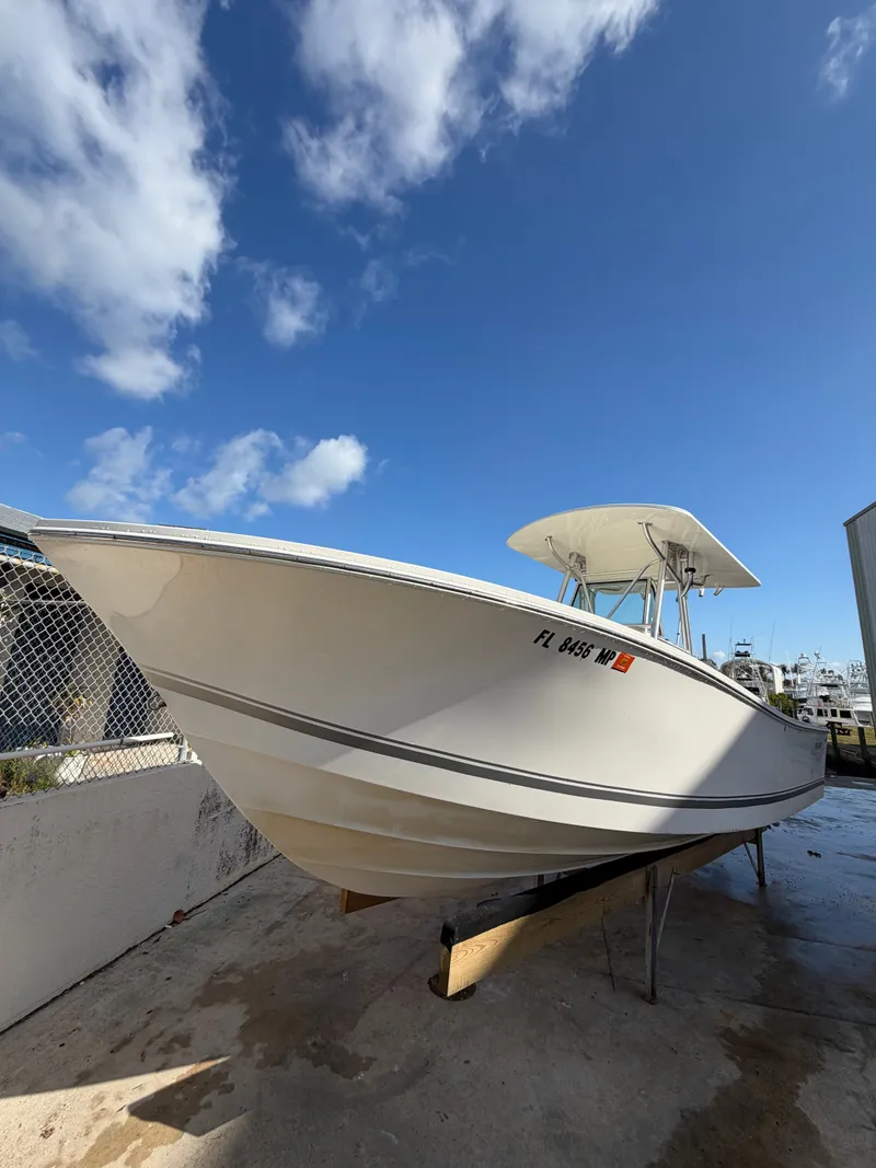 The Image of Regulator Marine 26 Center Console 2004 - 0