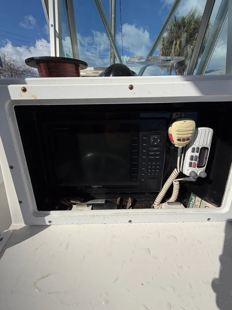 Slide: The Image of Regulator Marine 26 Center Console 2004 - 12