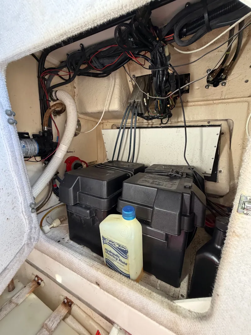 Slide: The Image of Regulator Marine 26 Center Console 2004 - 16