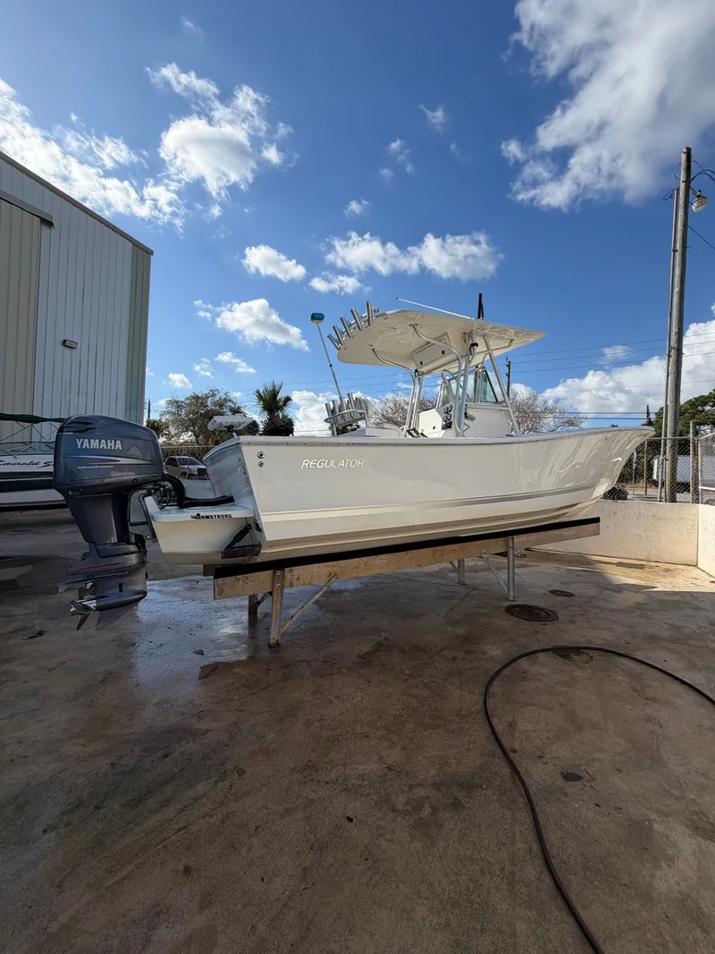 Slide: The Image of Regulator Marine 26 Center Console 2004 - 2