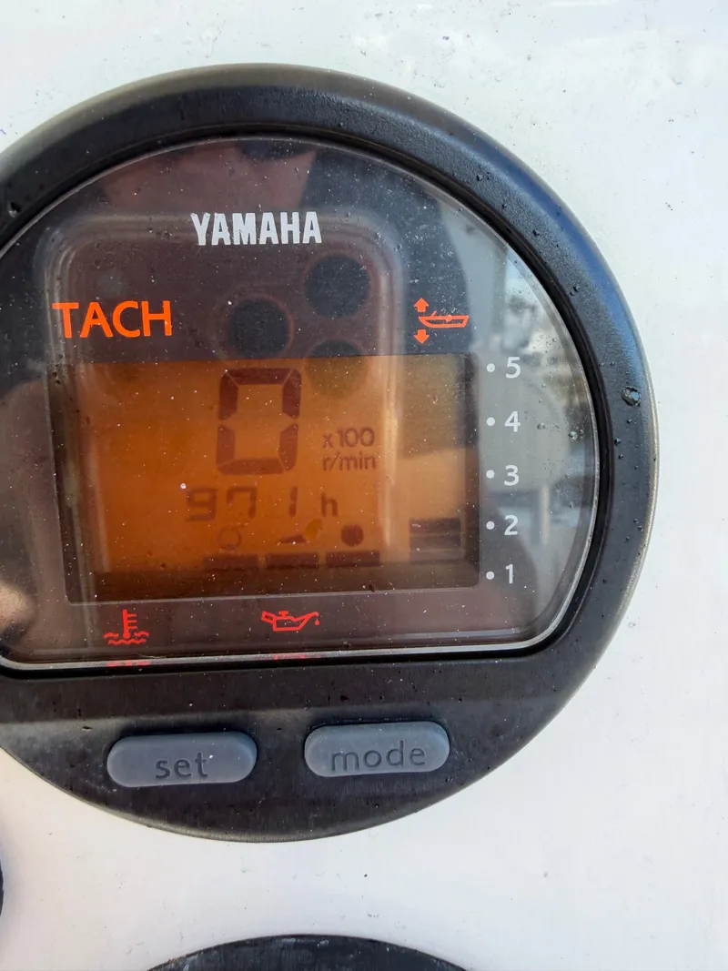 Slide: The Image of Regulator Marine 26 Center Console 2004 - 21