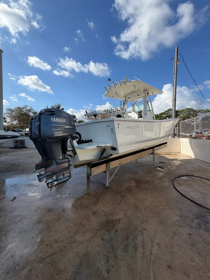 Slide: The Image of Regulator Marine 26 Center Console 2004 - 3