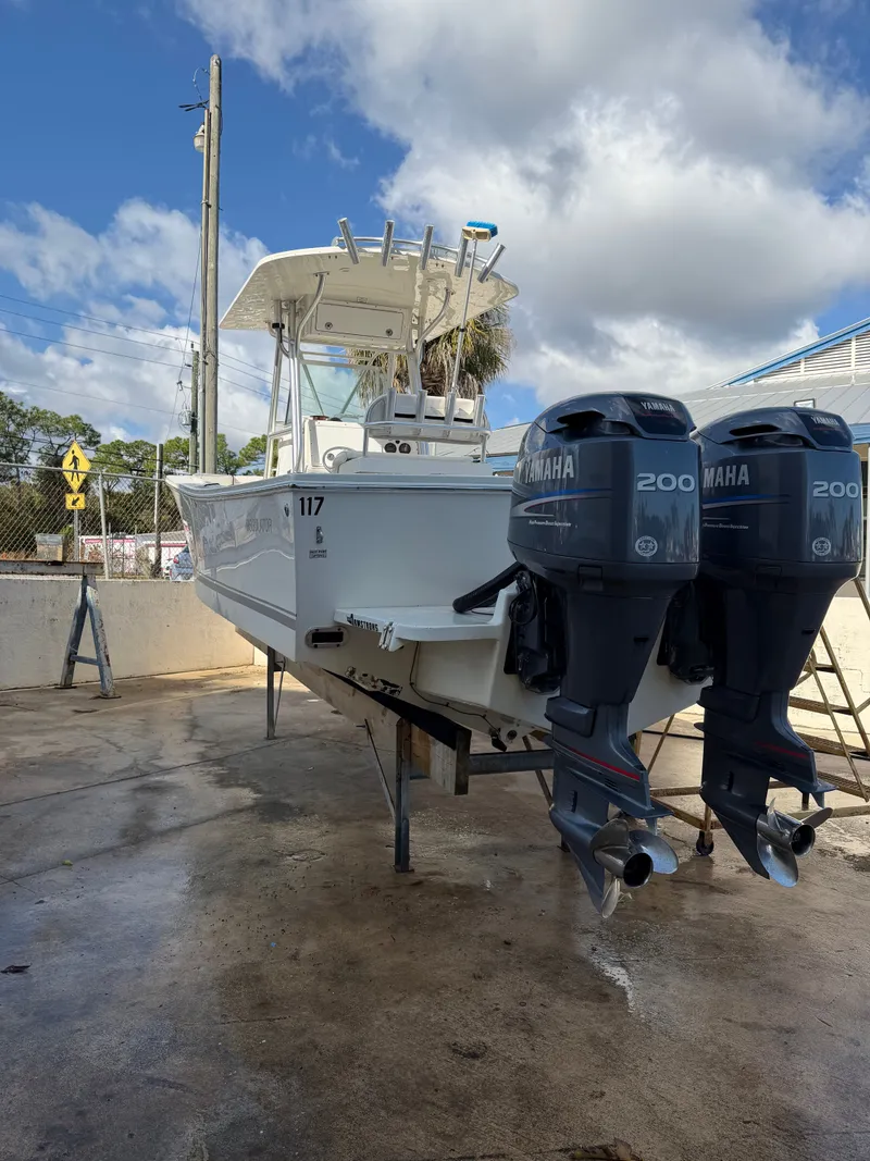 Slide: The Image of Regulator Marine 26 Center Console 2004 - 4