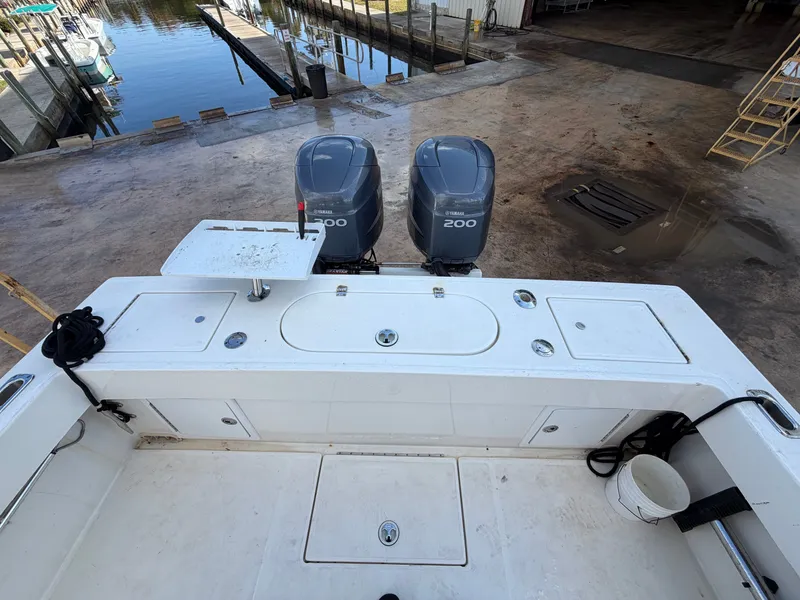 Slide: The Image of Regulator Marine 26 Center Console 2004 - 7