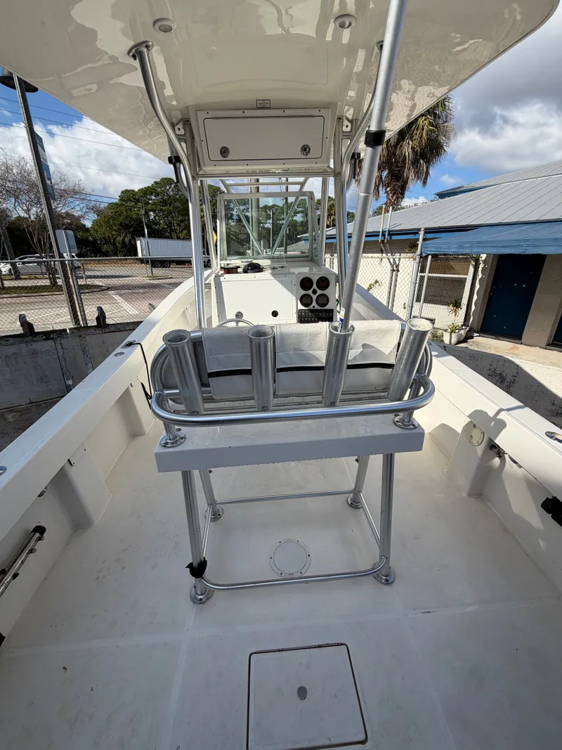 Slide: The Image of Regulator Marine 26 Center Console 2004 - 8