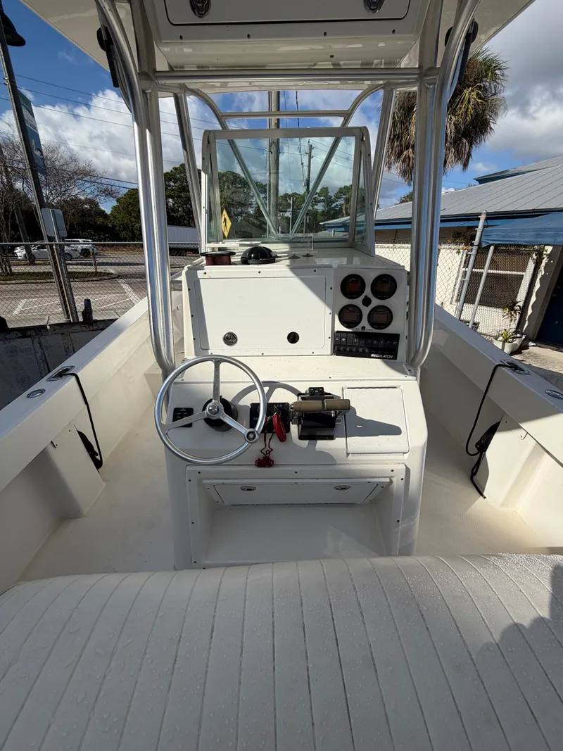 Slide: The Image of Regulator Marine 26 Center Console 2004 - 9