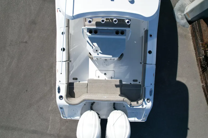 Slide: The Image of Overhead view of 2025 Sea Hunt Ultra 275 SE boat deck and seating area. - 7