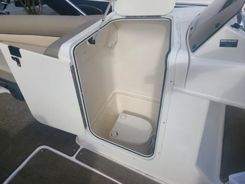 Slide: The Image of Bayliner Element XR7 2017 - 7