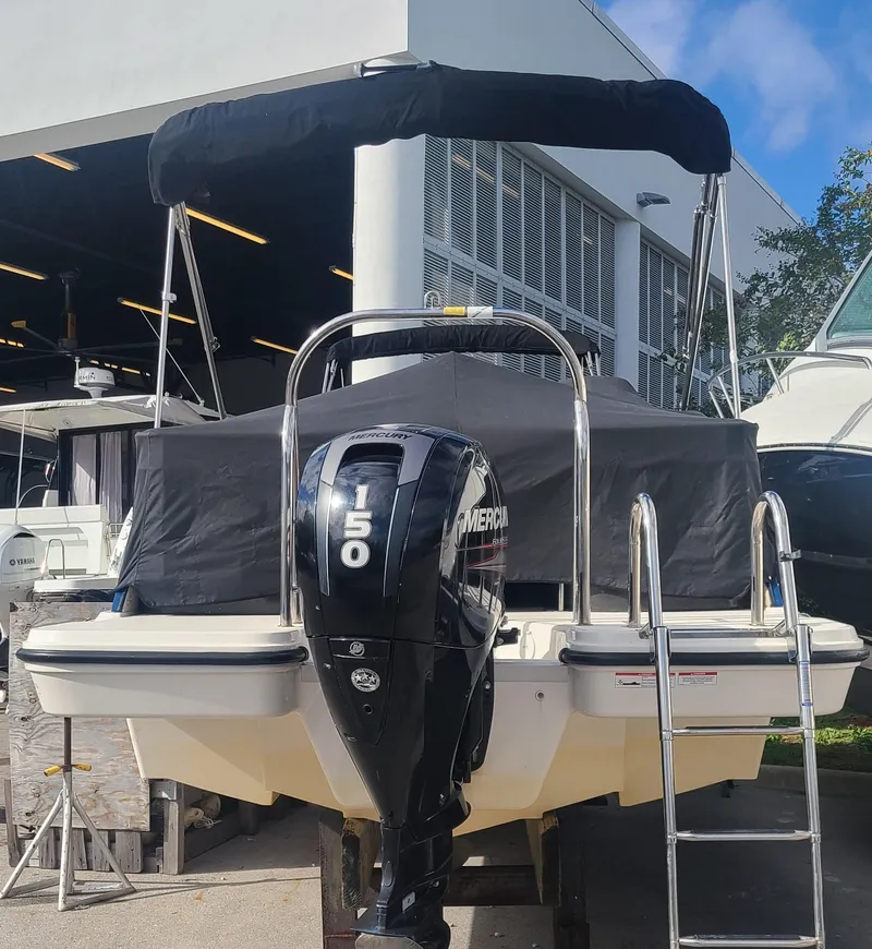 Slide: The Image of Bayliner Element XR7 2017 - 9