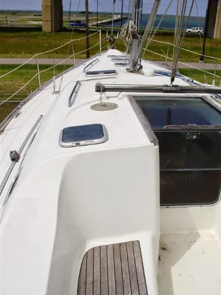 Slide: The Image of Beneteau 393 2004 - 7